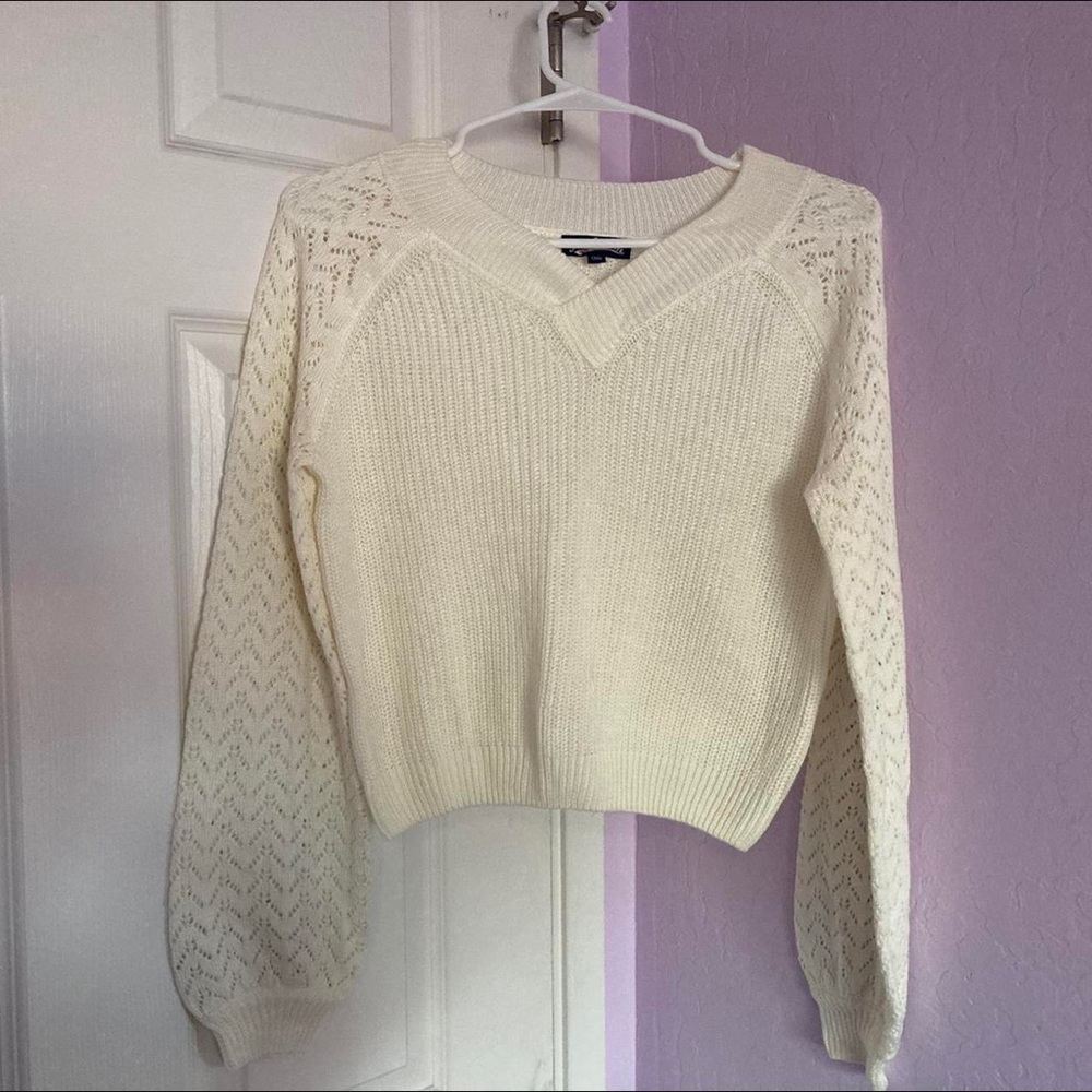 Adorable coquette white cropped sweater with detailed sleeves - Picture 2 of 4